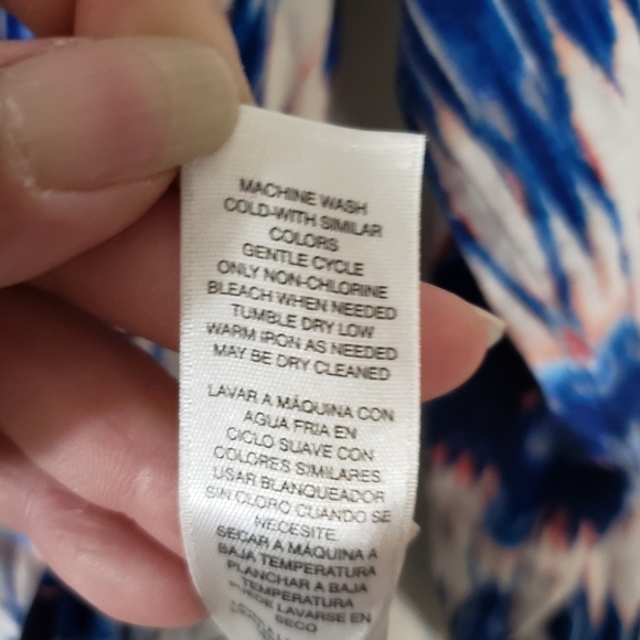 Chico's Zenergy Blue White Red Swirl Aztec Print Top Womens Size Chico's 0 Small - Picture 7 of 8